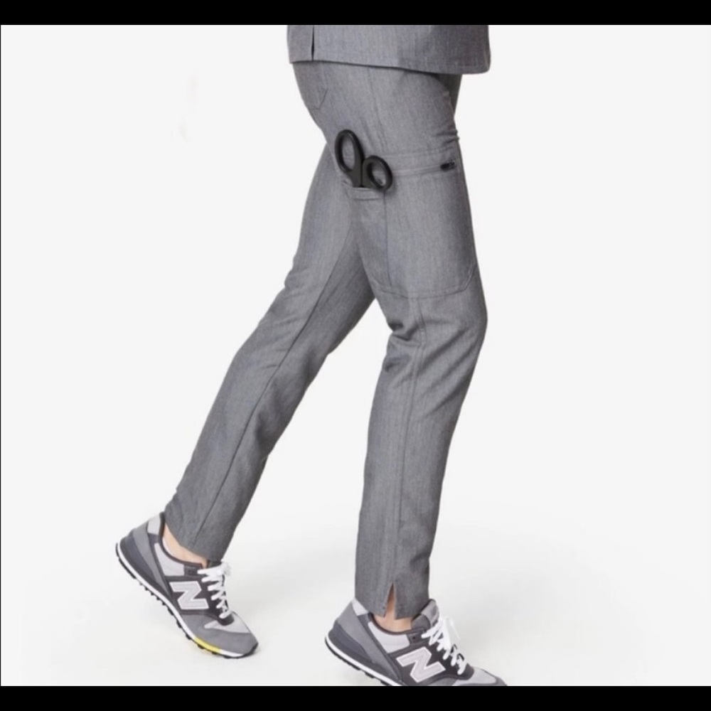 XS FIGS SCRUB PANTS